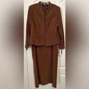 Sag Harbor: 2pc Brown jacket/dress; trimmed with black/brown band. Size 14P
